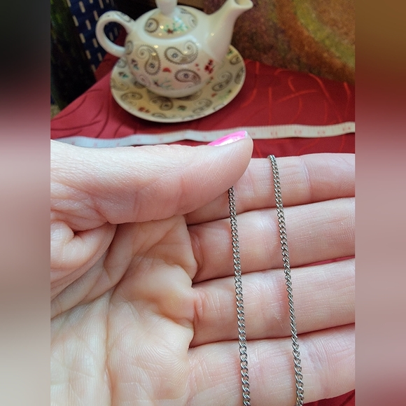 Silver tone necklace with glassy beads - Picture 3 of 11